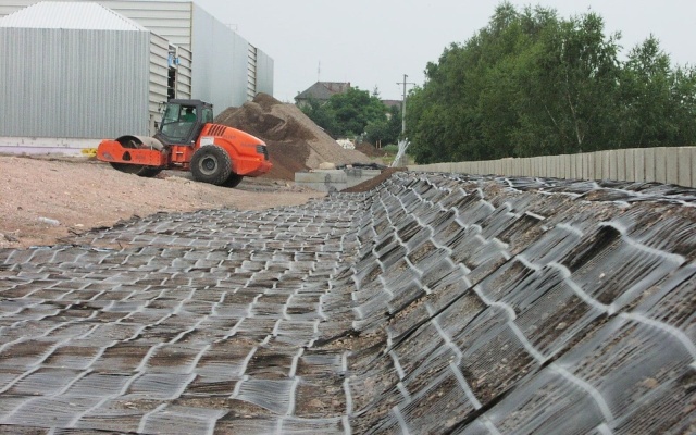 Mur oporowy centrum handlowego Olympia w Pilźnie