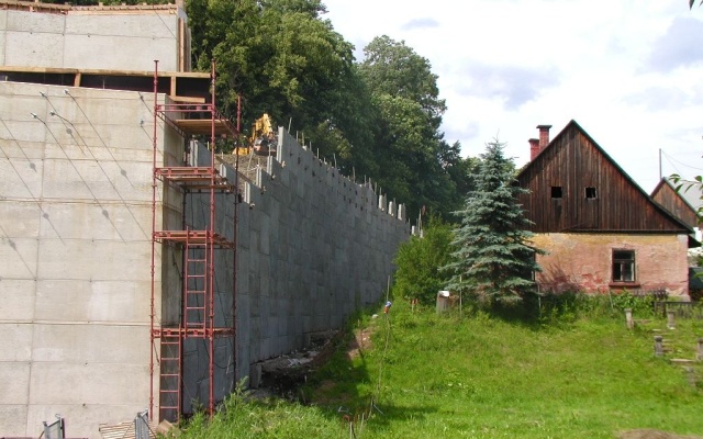 Mostowy przyczółek i mur oporowy na obejściu drogi I/16 Vestřev – Chotěvice