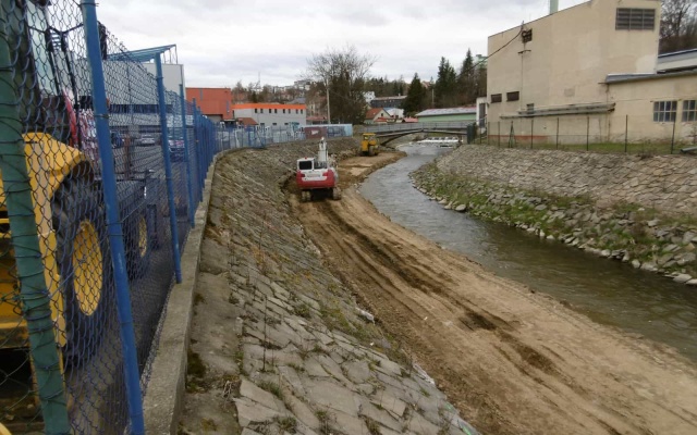 Zabezpieczenie skarpy pod ścieżką rowerową w Jihlavie