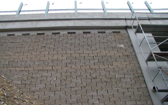 Mur oporowy na linii kolejowej Třebovice – Rudoltice