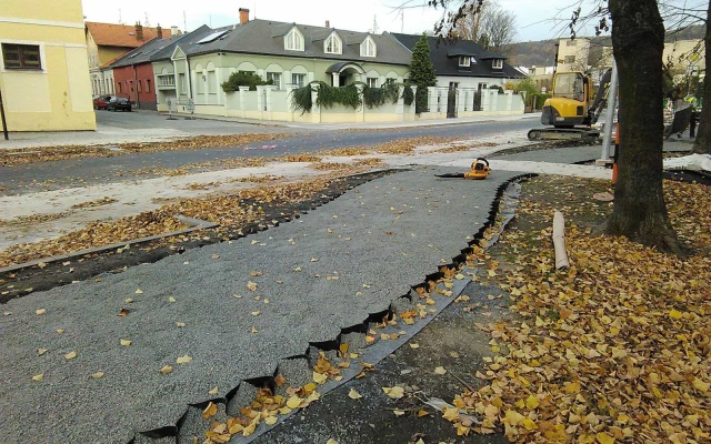 Stabilizacja żwirowej ścieżki w centrum Šternberka