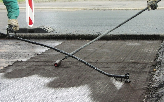 Celopowierzchniowa ochrona przed pęknięciami na ulicy Koliště w Brnie