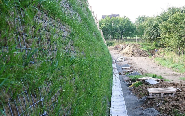 Konstrukcja oporowa pod posadowienie domu handlowego w Boskovicach