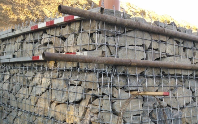 Modyfikacja nachylonej działki w Lelekovicach