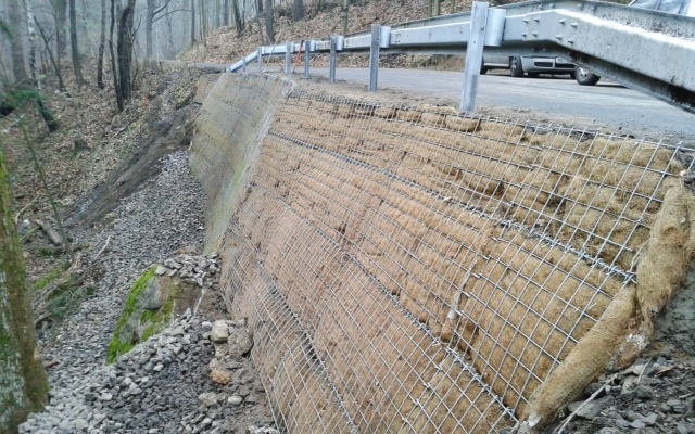 Sanacja osuwiska drogi w Jabloncu nad Nysą