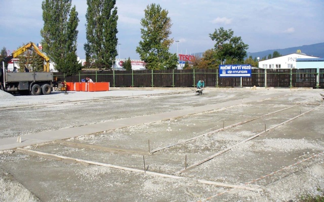 Posadowienie hali na terenie podmokłym z wykorzystaniem platformy rozkładającej z geosiatkami Tensar