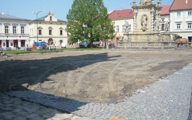 Stabilizacja powierzchni podbudowy placu w Uničowie