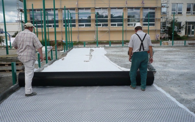 Stabilizacja podłoża gruntowego boiska do siatkówki w Kyjowie