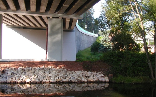 Mostowy przyczółek i mur oporowy na obejściu drogi I/16 Vestřev – Chotěvice