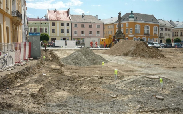 Wzmocnienie warstwy podbudowy parkingu na placu Přemysla Otakara w Litovli