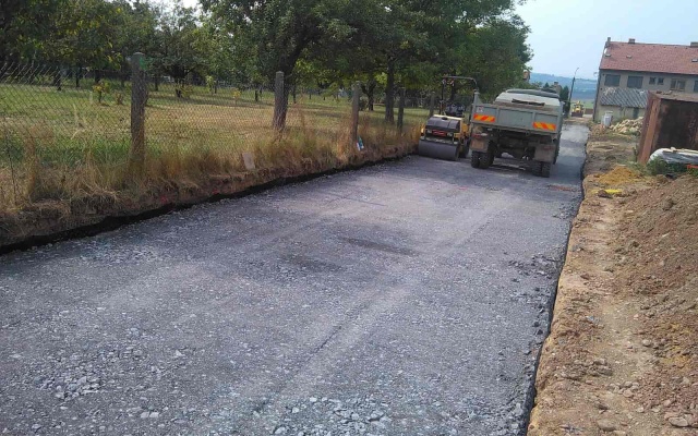 Wzmocnienie warstwy podbudowy drogi w Šebetovie