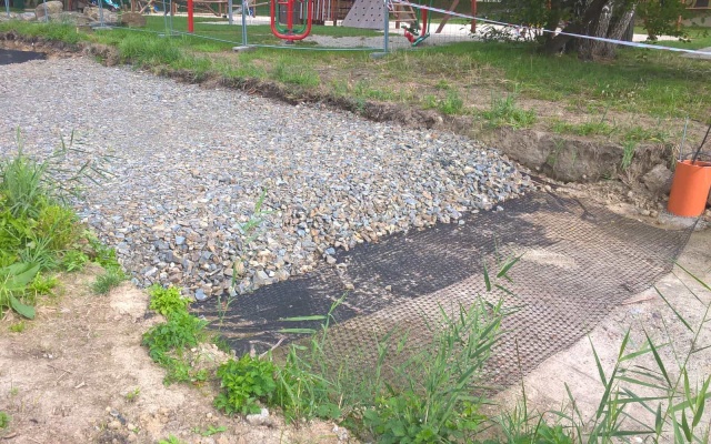 Mechaniczna stabilizacja podłoża toru inline i ścieżki parkowej w Zábřehu