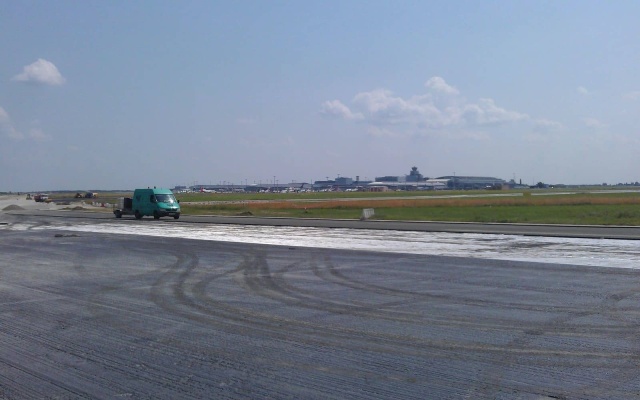 Zwiększenie trwałości warstw bitumicznych na pasach startowych lotniska w Pradze