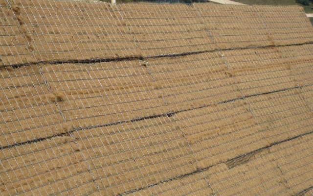 Wzmocnione zbocza pod autostradą D3 na odcinku Svrčinovec – Skalité