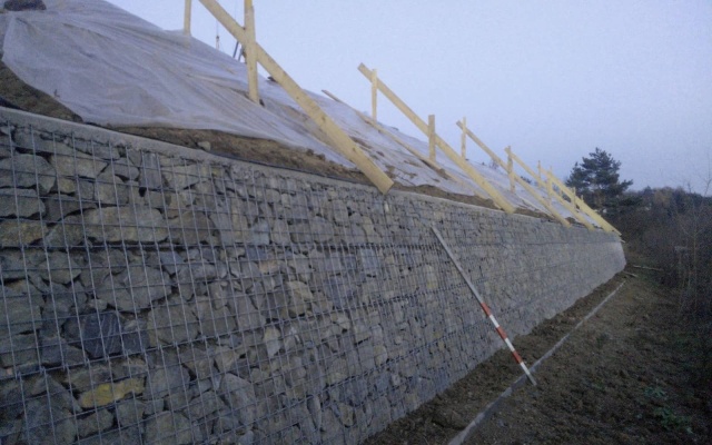 Modyfikacja nachylonej działki w Lelekovicach