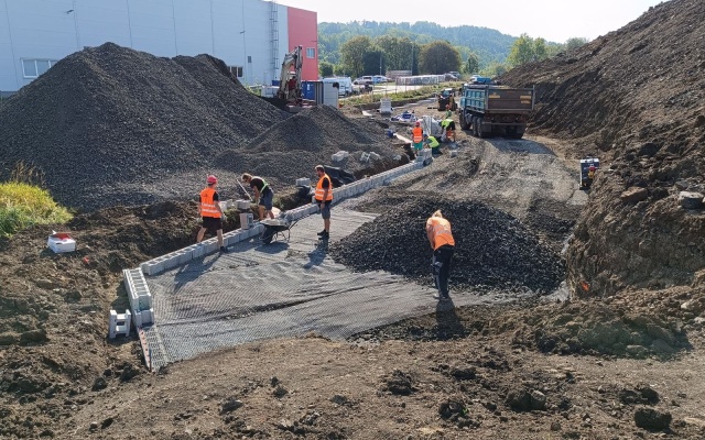 Ściany oporowe w parku przemysłowym w Ostrovie nad Ohří