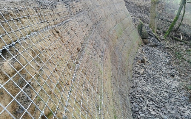 Sanacja osuwiska drogi w Jabloncu nad Nysą