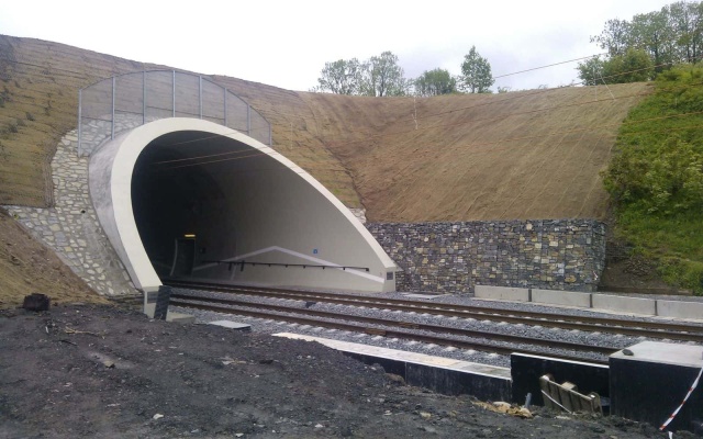 Zabezpieczenie portalu tunelu w Mostach koło Jablunkova