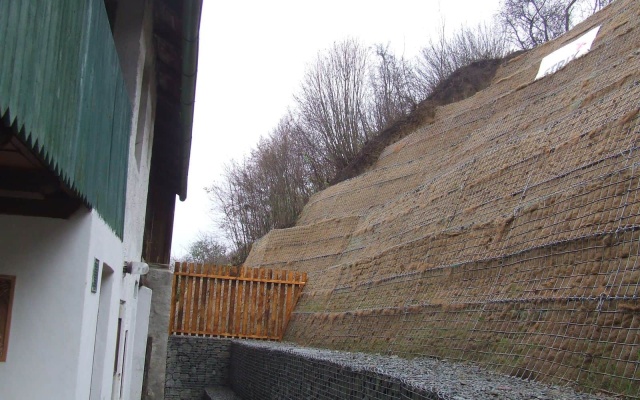 Sanacja osuwiska nad domem w miejscowości Dub