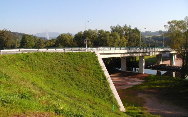 Mostowy przyczółek i mur oporowy na obejściu drogi I/16 Vestřev – Chotěvice