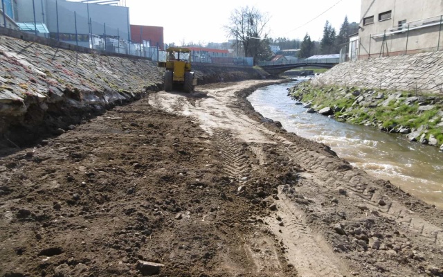 Zabezpieczenie skarpy pod ścieżką rowerową w Jihlavie