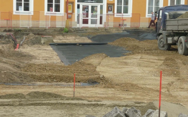Wzmocnienie warstwy podbudowy parkingu na placu Přemysla Otakara w Litovli