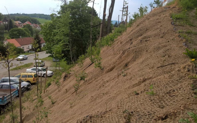 Ochrona skarpy przed erozją w miejscowości Olomučany