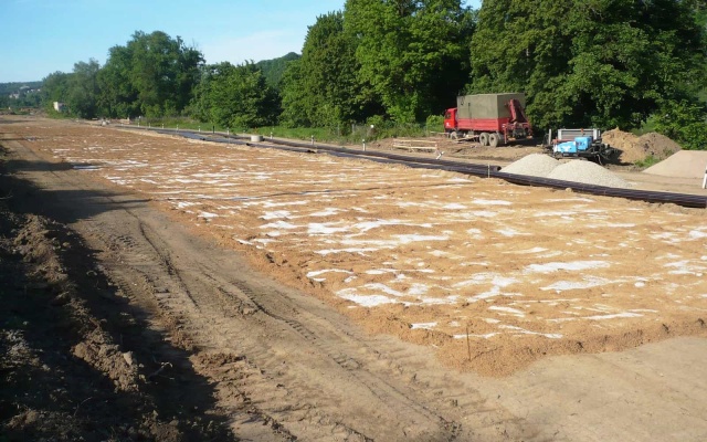 Odvodnienie korpusu nasypu przebudowanej drogi w Roztokach koło Pragi
