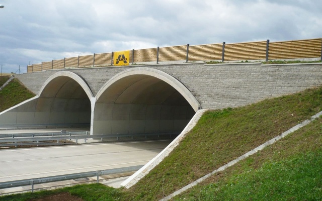 Ecodukty na obwodnicy Pragi na odcinku między Vestcem a Lahovicami