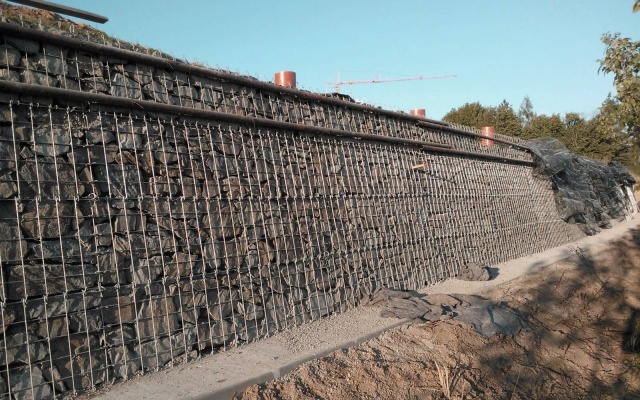 Modyfikacja nachylonej działki w Lelekovicach