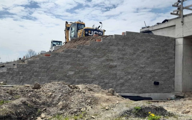 Wzmocnione skrzydła mostu na autostradzie D35, Časy – Ostrov