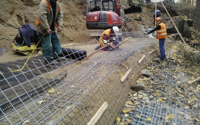 Sanacja osuwiska drogi w Jabloncu nad Nysą