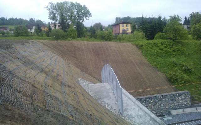 Zabezpieczenie portalu tunelu w Mostach koło Jablunkova