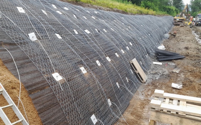 Zabezpieczenie stateczności zbocza za pomocą kotew gruntowych na drodze III/48414 w Lubně