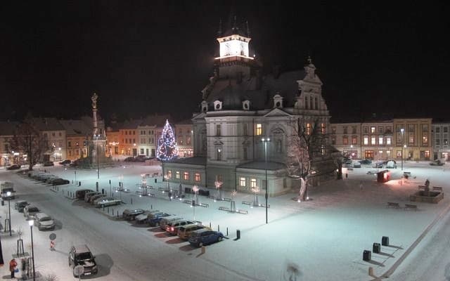 Stabilizacja powierzchni podbudowy placu w Uničowie