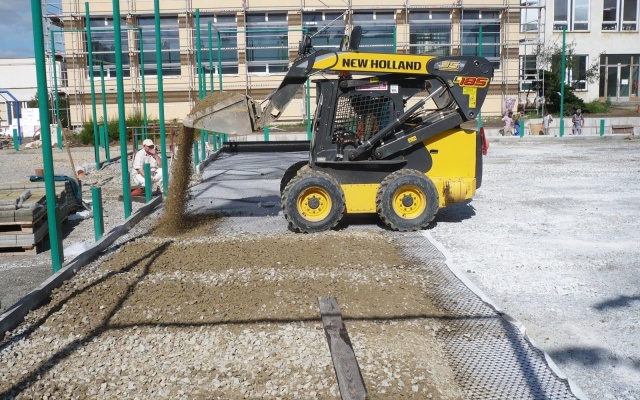 Stabilizacja podłoża gruntowego boiska do siatkówki w Kyjowie