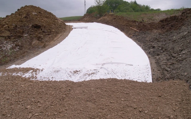 Separacja warstw konstrukcyjnych drogi dojazdowej do tunelu Ovčiarsko