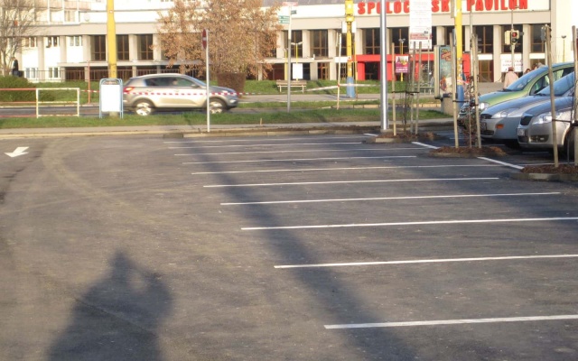 Wzmocnienie warstw podbudowy pod parkingiem w Koszycach