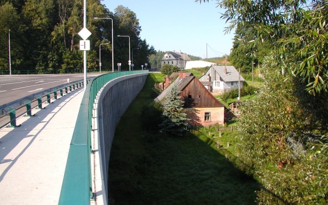 Mostowy przyczółek i mur oporowy na obejściu drogi I/16 Vestřev – Chotěvice