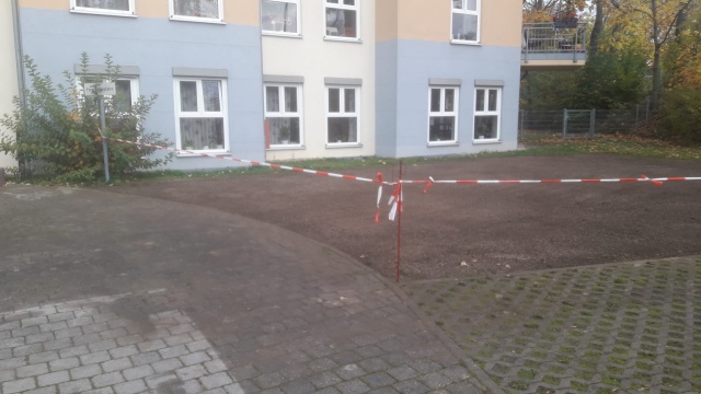 Rozszerzenie miejsc parkingowych za pomocą płyt trawnikowych