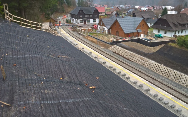 Ochrona skarpy przed erozją przy stacji kolejowej Velké Karlovice