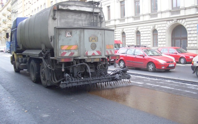 Celopowierzchniowa ochrona przed pęknięciami na ulicy Koliště w Brnie
