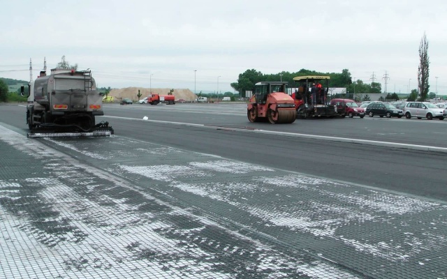 Wzmocnienie warstw parkingu na terenie Škoda w Mladá Boleslav