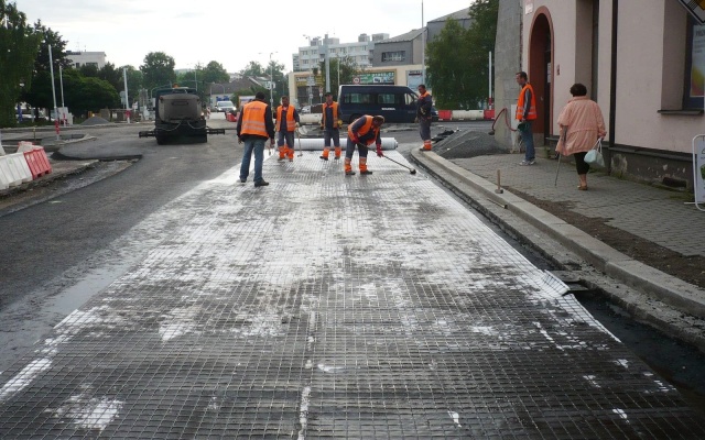 Wzmocnienie warstw asfaltowych na skrzyżowaniu w Havlíčkův Brodzie