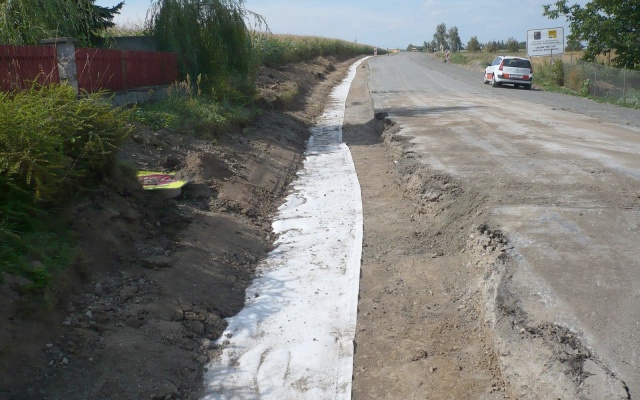 Podłużne odwodnienie drogi w Dubie nad Moravou