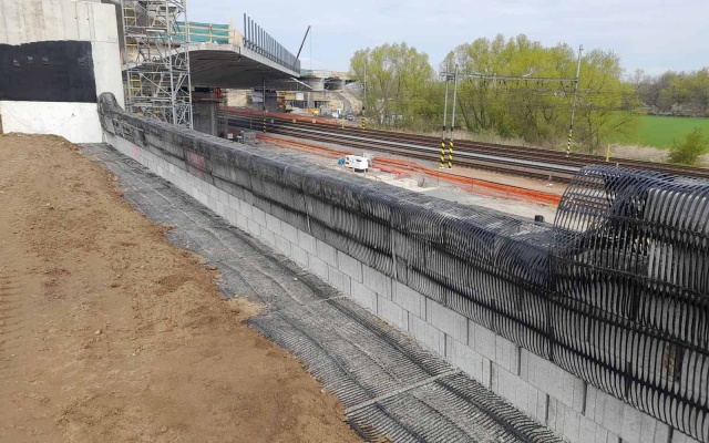 Wzmocnione skrzydła mostu na autostradzie D35, Časy – Ostrov