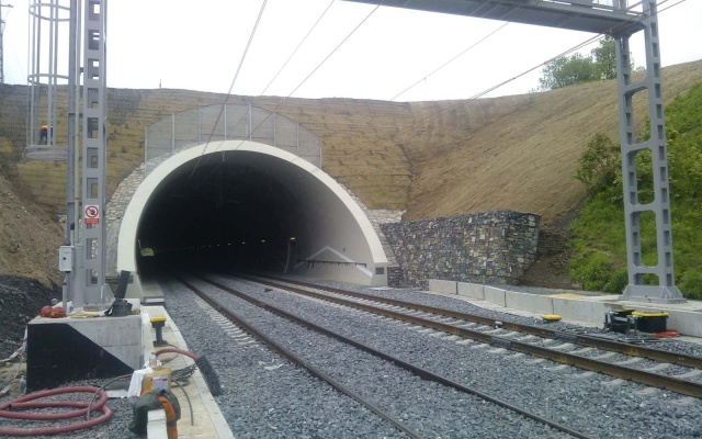 Zabezpieczenie portalu tunelu w Mostach koło Jablunkova