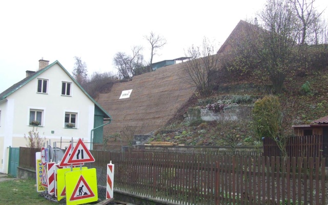 Sanacja osuwiska nad domem w miejscowości Dub