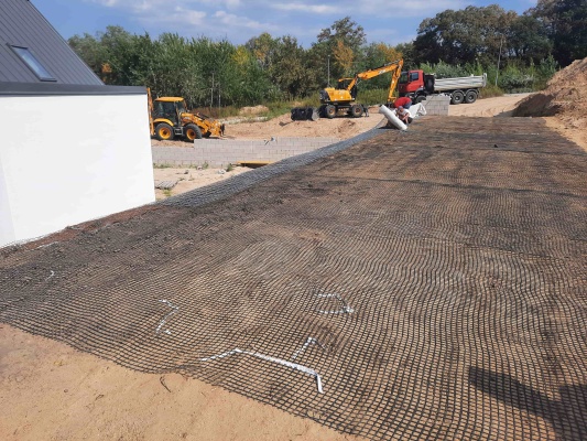 Strome zbocza wzmocnione geosyntetycznymi zbrojeniami w Stupavie‑Lintavach