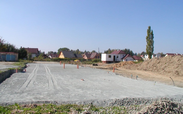 Posadowienie zespołu mieszkaniowego Srbín